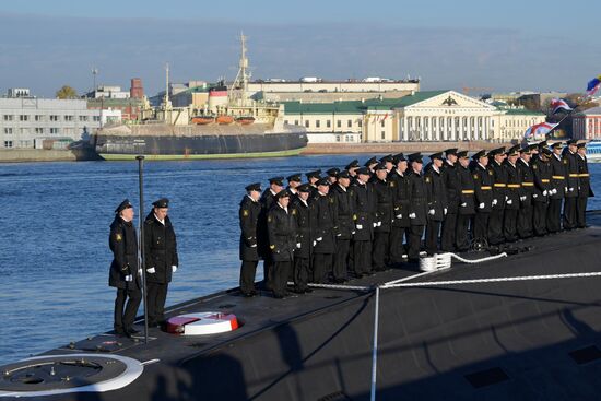 Церемония приема подводной лодки "Магадан" в состав ВМФ