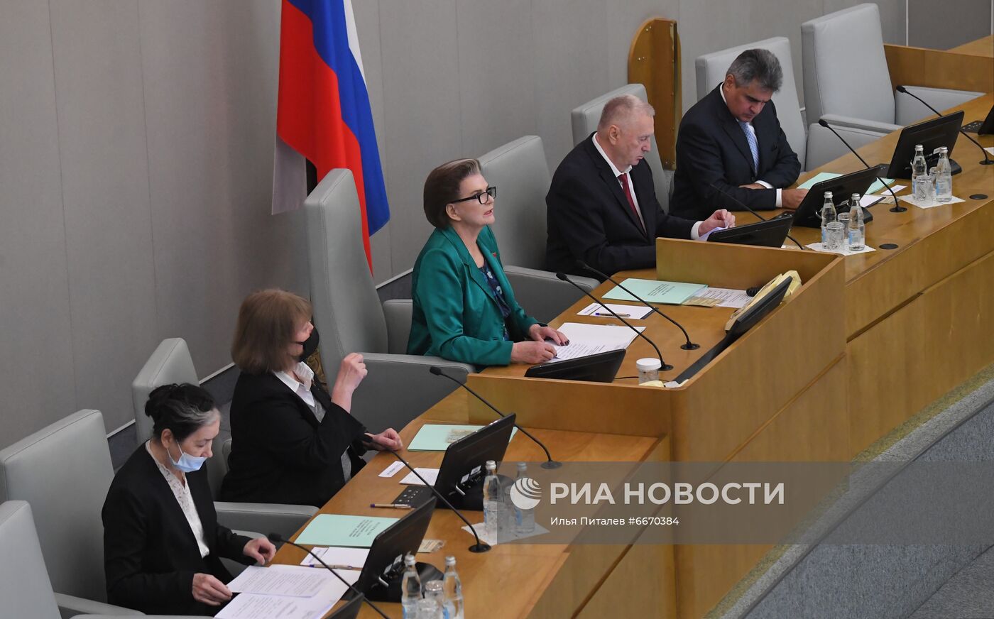 Первое пленарное заседание восьмого созыва Госдумы