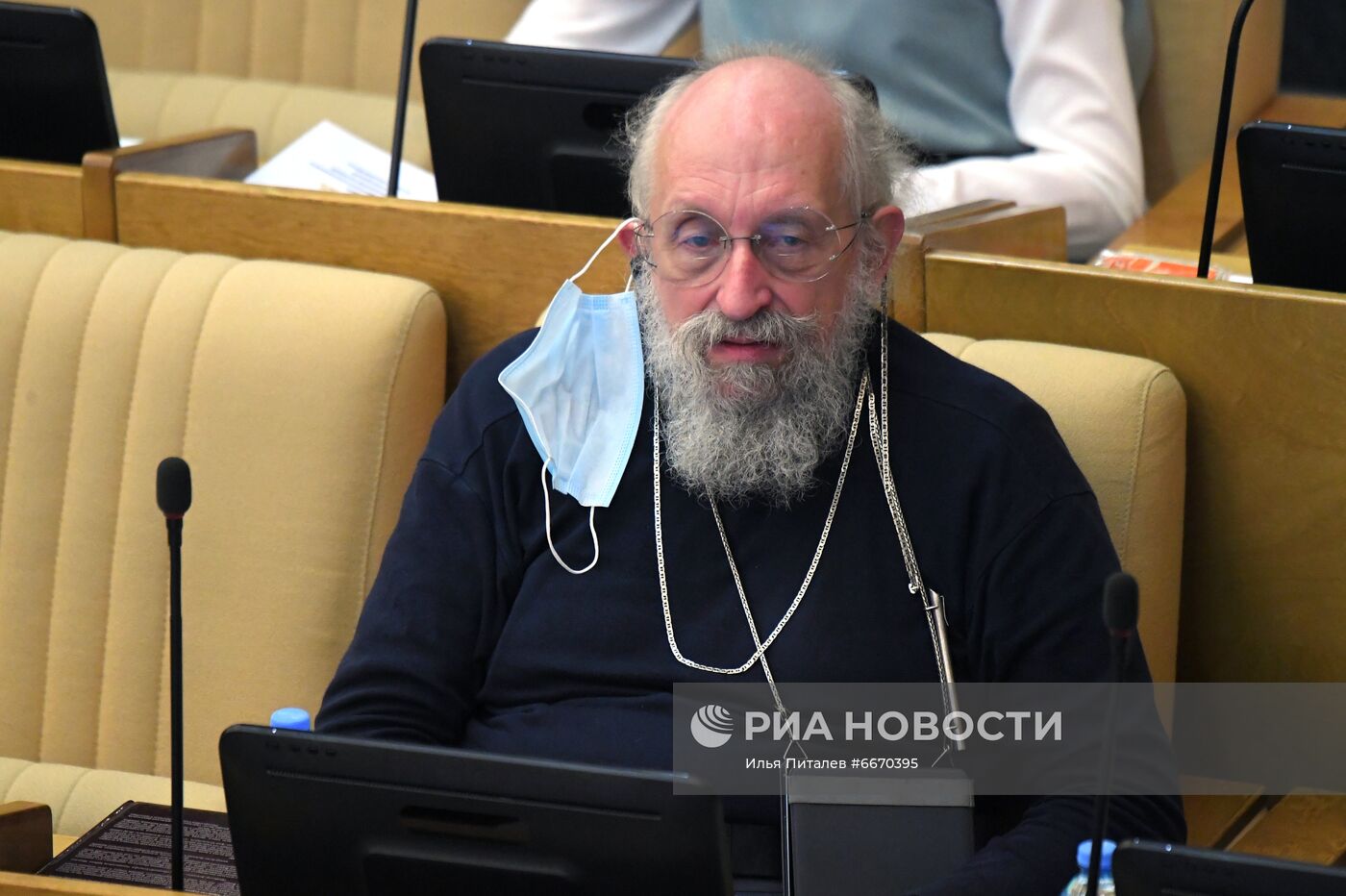 Первое пленарное заседание восьмого созыва Госдумы