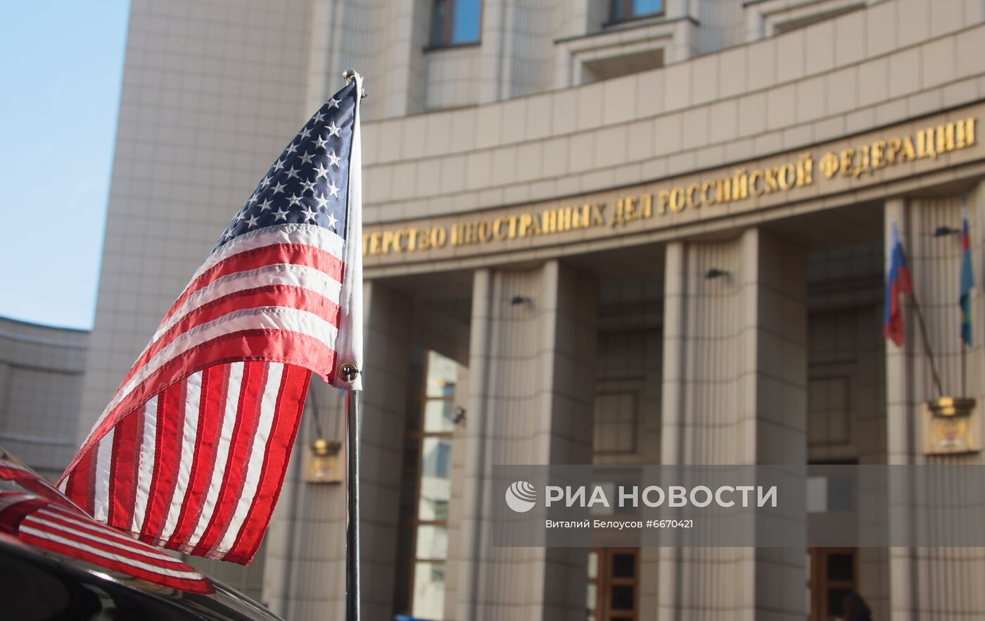 Помощник госсекретаря США В. Нуланд приехала в МИД РФ