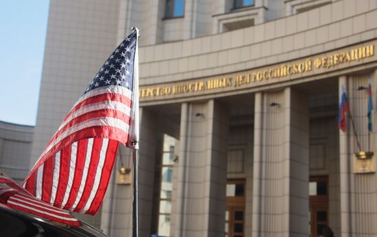 Помощник госсекретаря США В. Нуланд приехала в МИД РФ