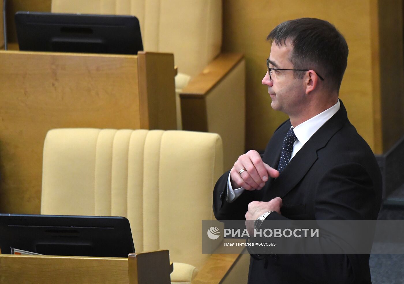Первое пленарное заседание восьмого созыва Госдумы