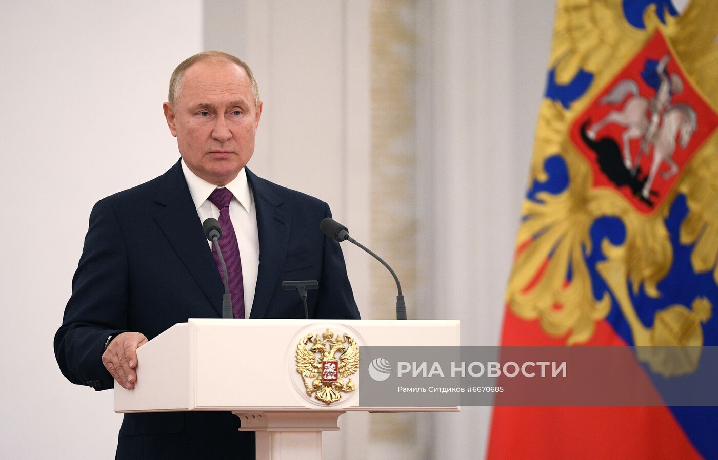Встреча президента РФ В. Путина с  депутатами Госдумы РФ восьмого созыва