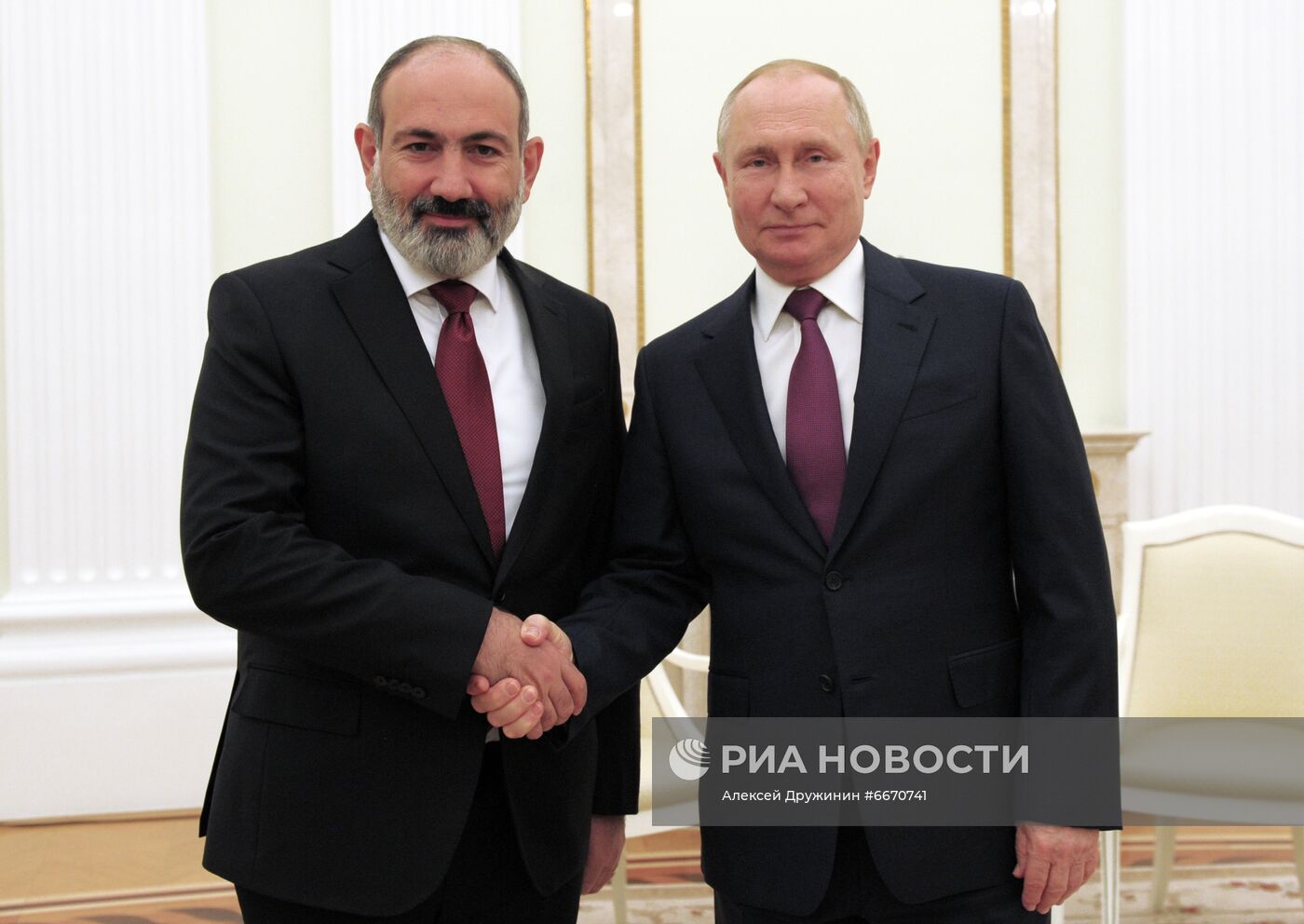 Встреча президента РФ В. Путина с премьер-министром Армении Н. Пашиняном