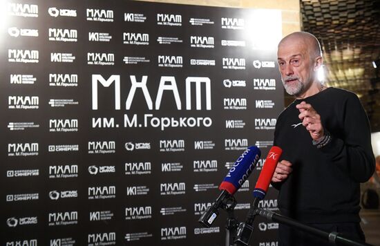 Премьера проекта "VR-расследование: Преступления главных нацистов Рейха против человечества" в МХАТ им. М. Горького