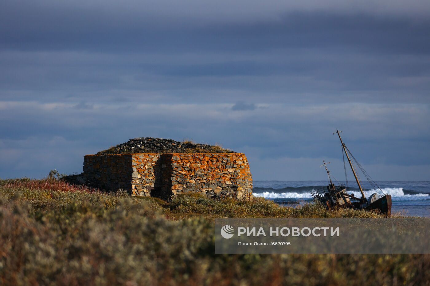 Полуострова Средний и Рыбачий в Мурманской области