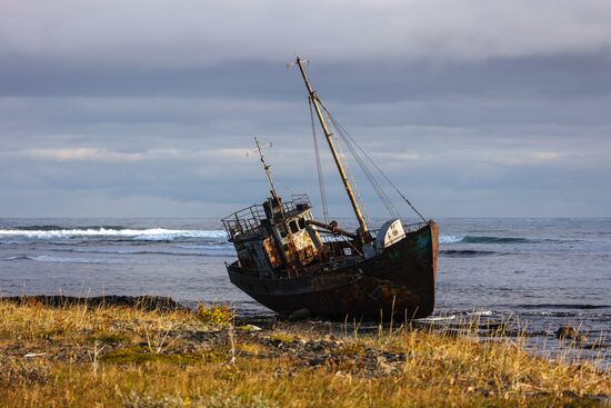 Полуострова Средний и Рыбачий в Мурманской области