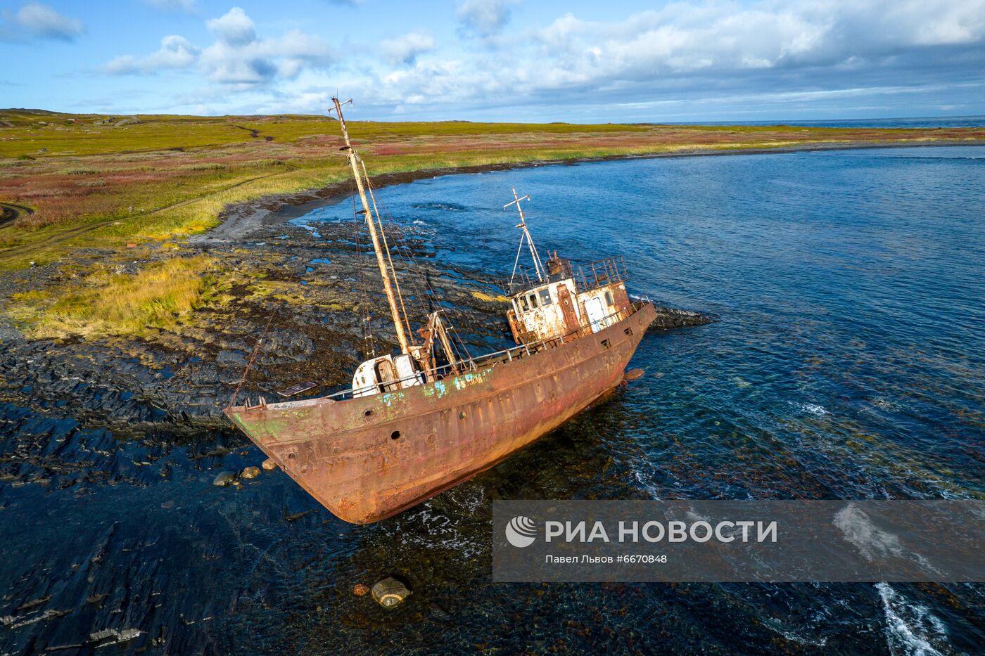 Полуострова Средний и Рыбачий в Мурманской области