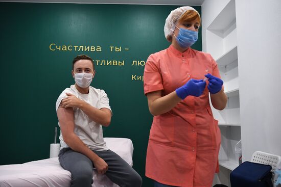 Выездная вакцинация в салоне красоты в Новосибирске