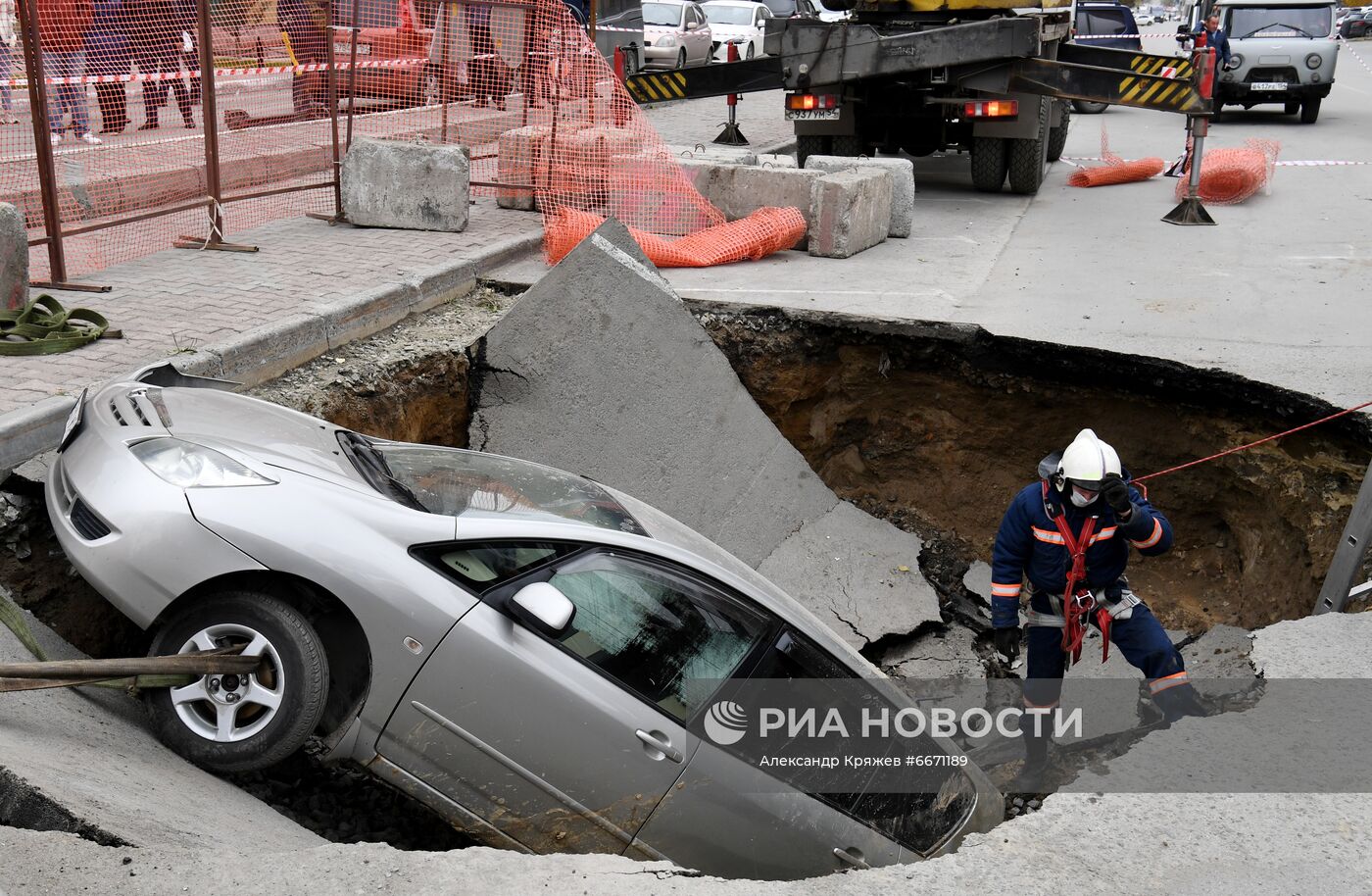 Авария на теплотрассе в Новосибирске