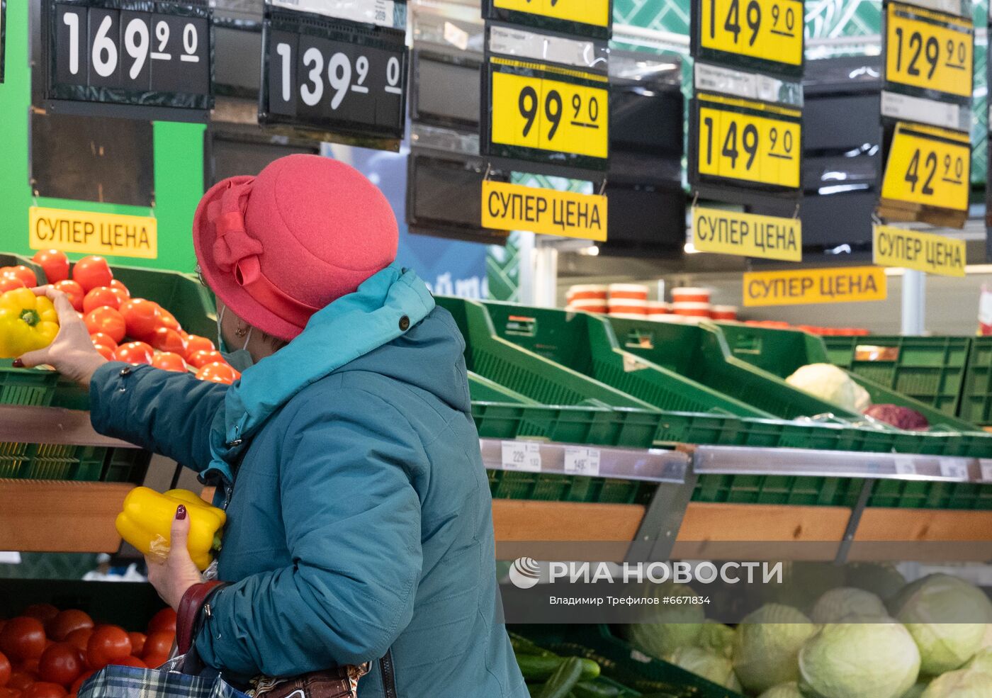 Работа магазина "Перекресток"