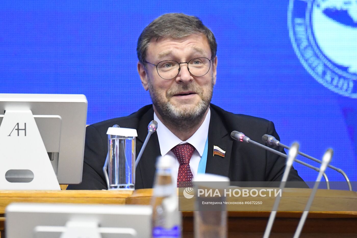 Заместитель председателя Совета Федерации РФ Константин Косачев на пленарном заседании "Миссия женщин в развитии дипломатии мира и доверия" в рамках Евразийского женского форума в Думском зале Таврического дворца в Санкт-Петербурге. Место: Россия, Санкт-Петербург. Автор: Екатерина Чеснокова/РИА Новости. Третий Евразийский женский форум