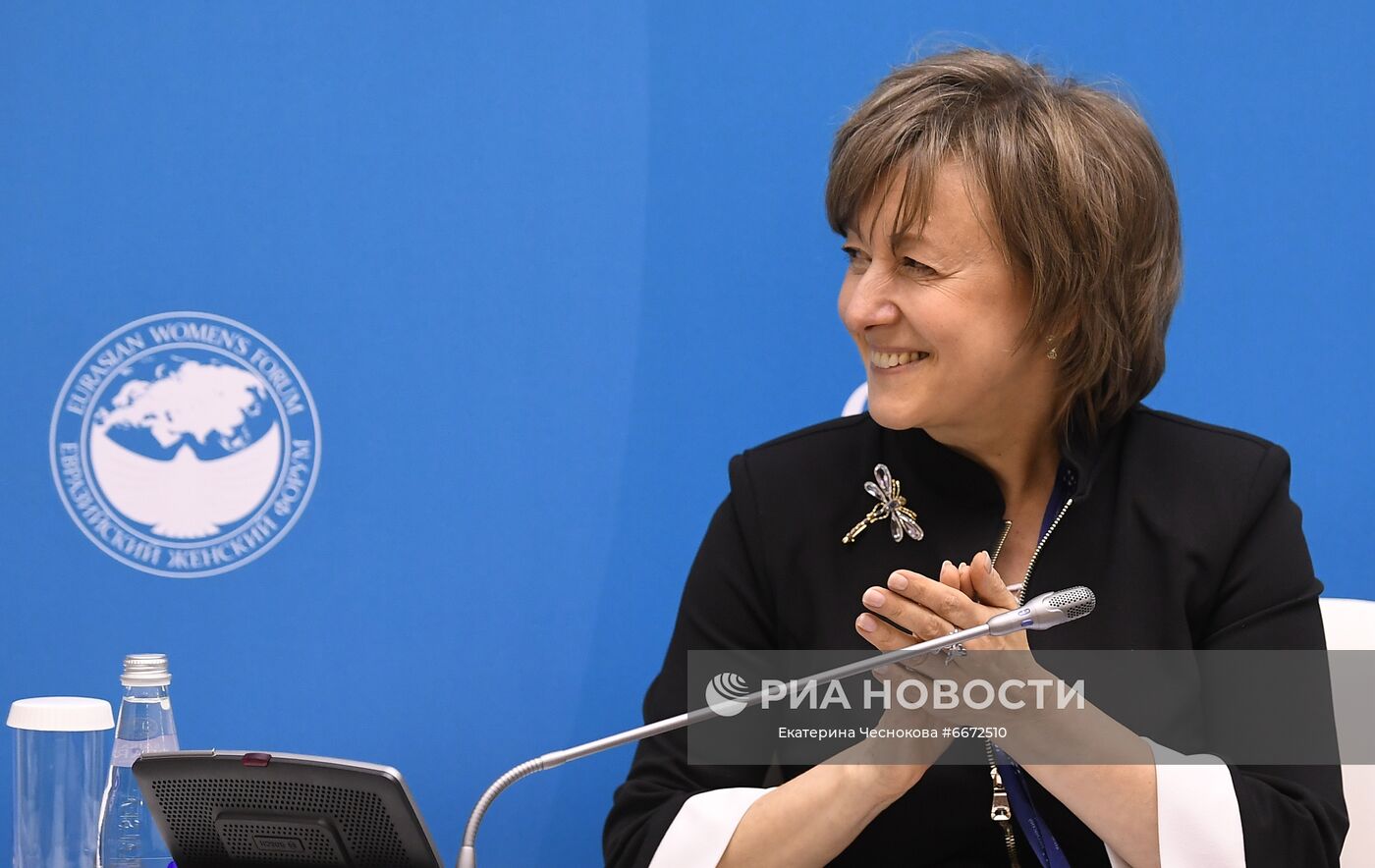 Генеральный директор, АО "Российский экспортный центр" Вероника Никишина на стратегической сессии "Цифровой мир. Точки роста и возможности для женщин" в рамках Евразийского женского форума в Таврическом дворце в Санкт-Петербурге. Место: Россия, Санкт-Петербург. Автор: Екатерина Чеснокова/РИА Новости. Третий Евразийский женский форум