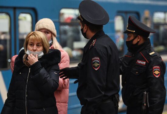 Рейд по соблюдению масочного режима в Новосибирском метрополитене