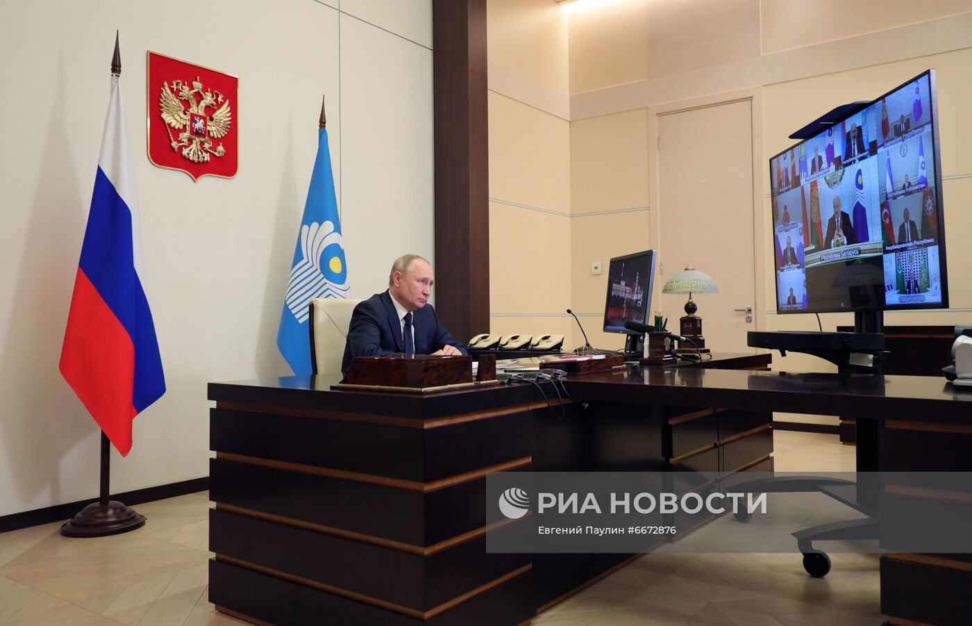 Президент РФ принял участие в заседании Совета глав государств - участников СНГ