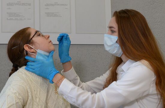 Экспресс-тестирование на Covid-19 в московской школе