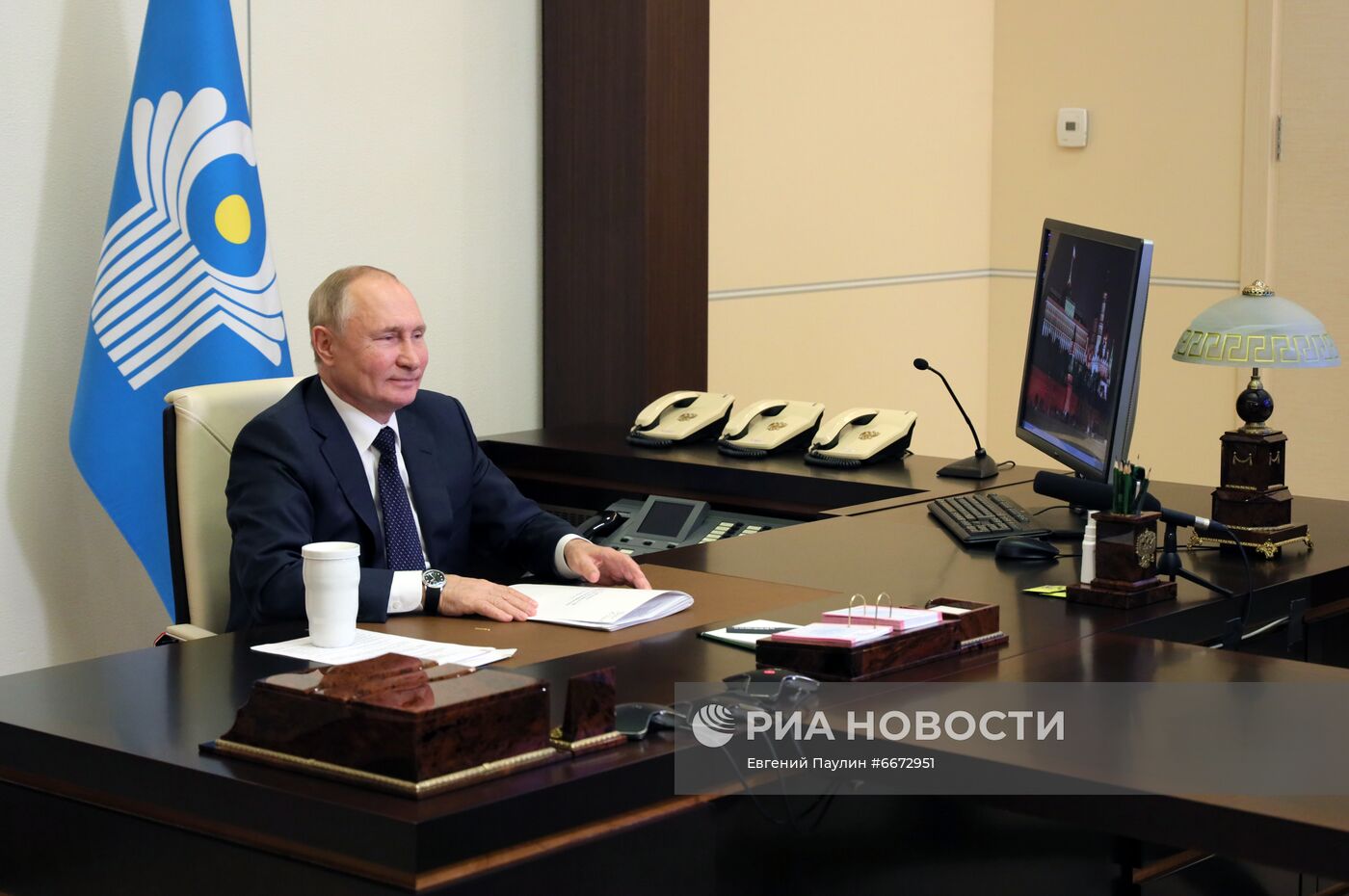 Президент РФ принял участие в заседании Совета глав государств - участников СНГ