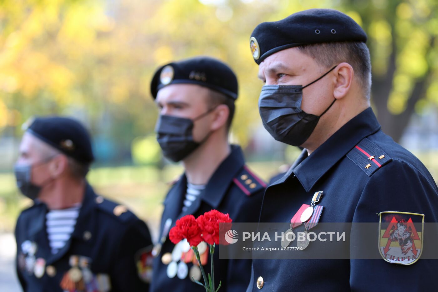 В Донецке установили памятник герою ДНР А. Павлову