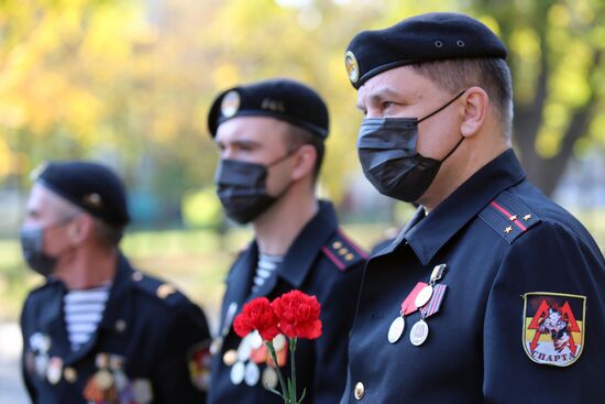 В Донецке установили памятник герою ДНР А. Павлову 