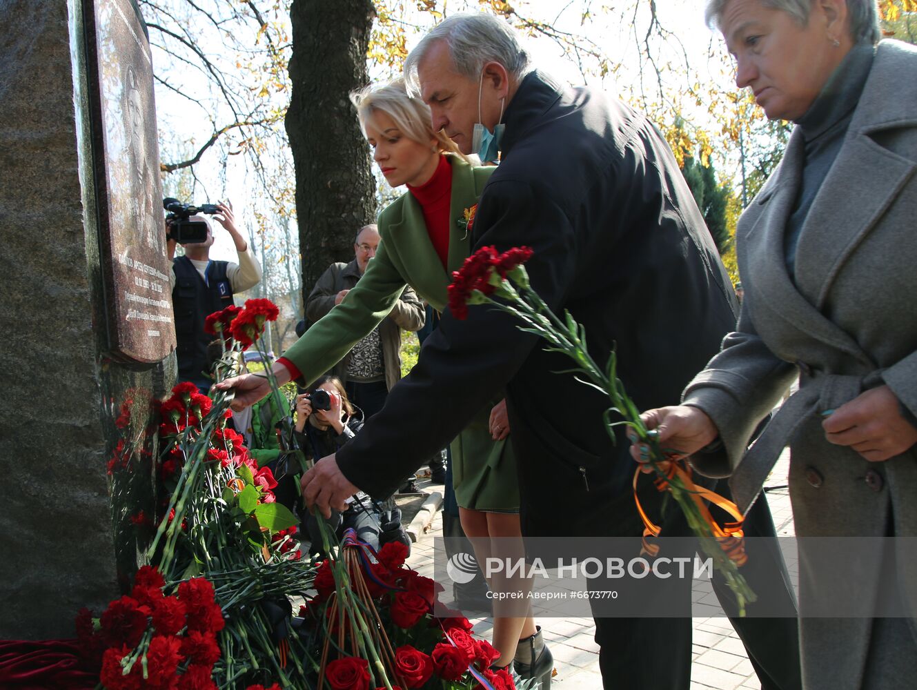 В Донецке установили памятник герою ДНР А. Павлову