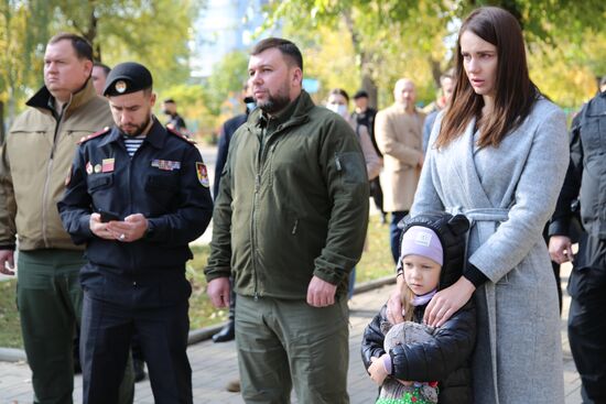 В Донецке установили памятник герою ДНР А. Павлову 