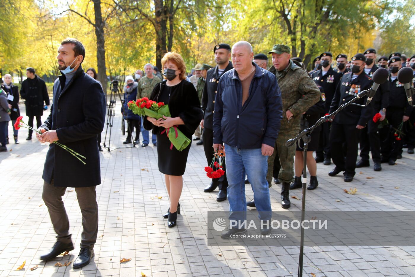 В Донецке установили памятник герою ДНР А. Павлову 