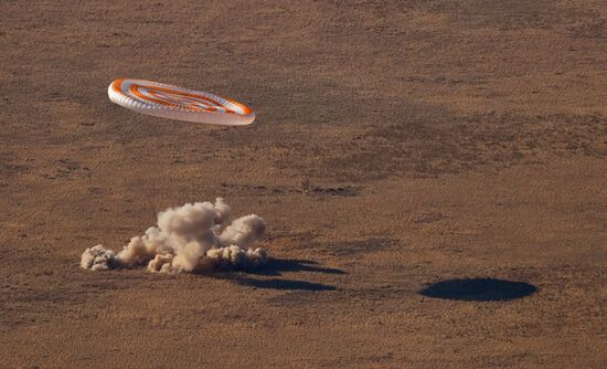 Экипаж корабля "Союз МС-18" вернулся на Землю