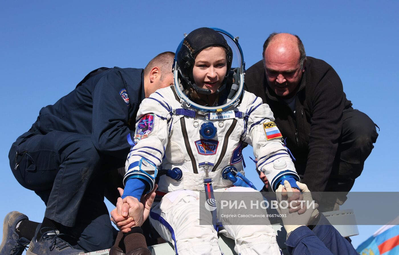 Экипаж корабля "Союз МС-18" вернулся на Землю