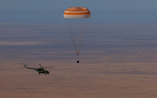 Экипаж корабля "Союз МС-18" вернулся на Землю