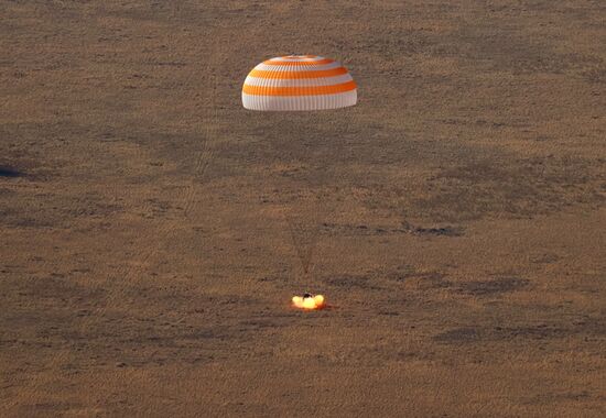Экипаж корабля "Союз МС-18" вернулся на Землю