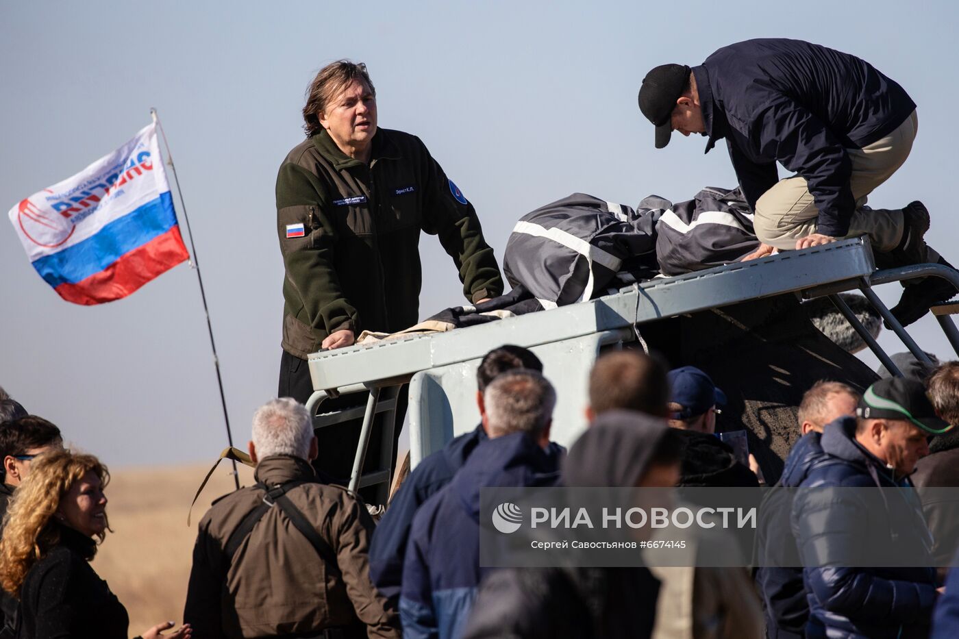 Экипаж корабля "Союз МС-18" вернулся на Землю