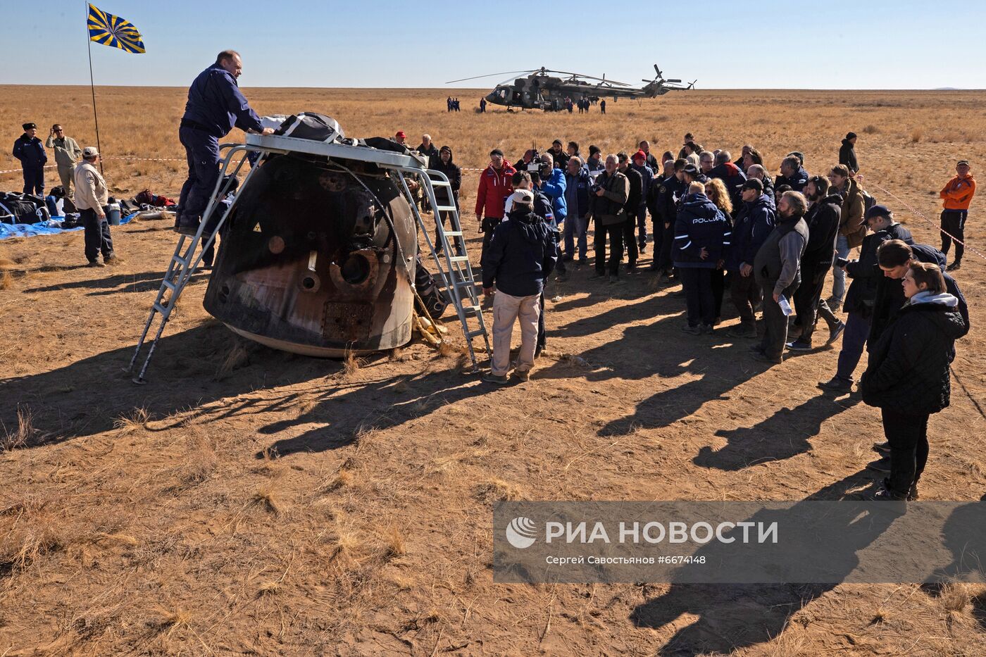 Экипаж корабля "Союз МС-18" вернулся на Землю