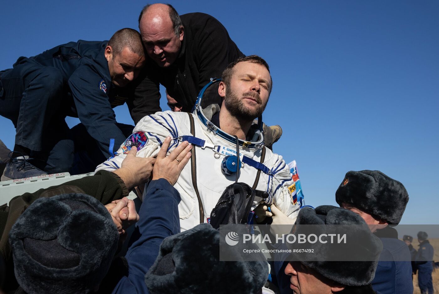 Экипаж корабля "Союз МС-18" вернулся на Землю