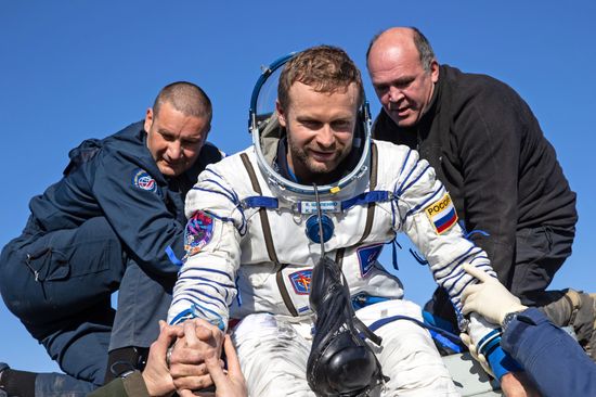 Экипаж корабля "Союз МС-18" вернулся на Землю