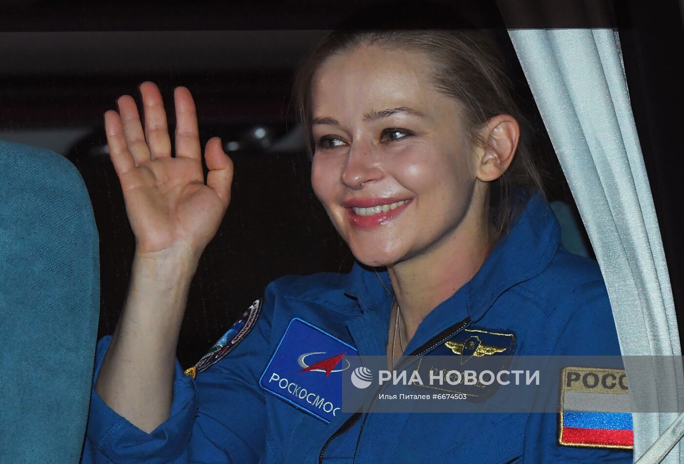 Прилет экипажа корабля "Союз МС-18" в аэропорт Чкаловский 