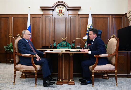 Президент РФ В. Путин встретился с губернатором Московской области А. Воробьевым