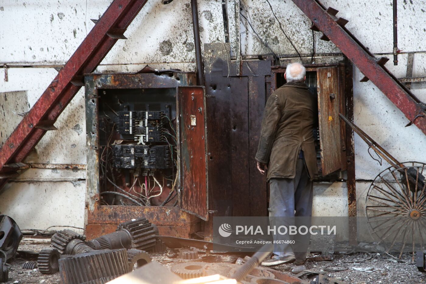 Последствия обстрела Куйбышевского района Донецка