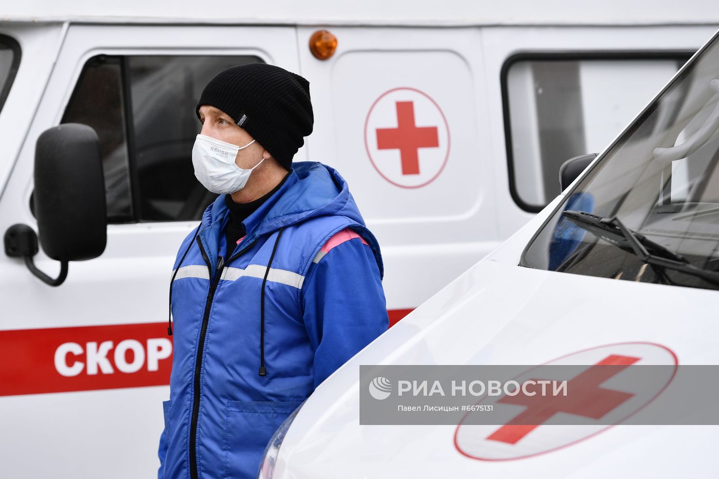 Передача 20-ти машин скорой помощи медучреждениям Свердловской области