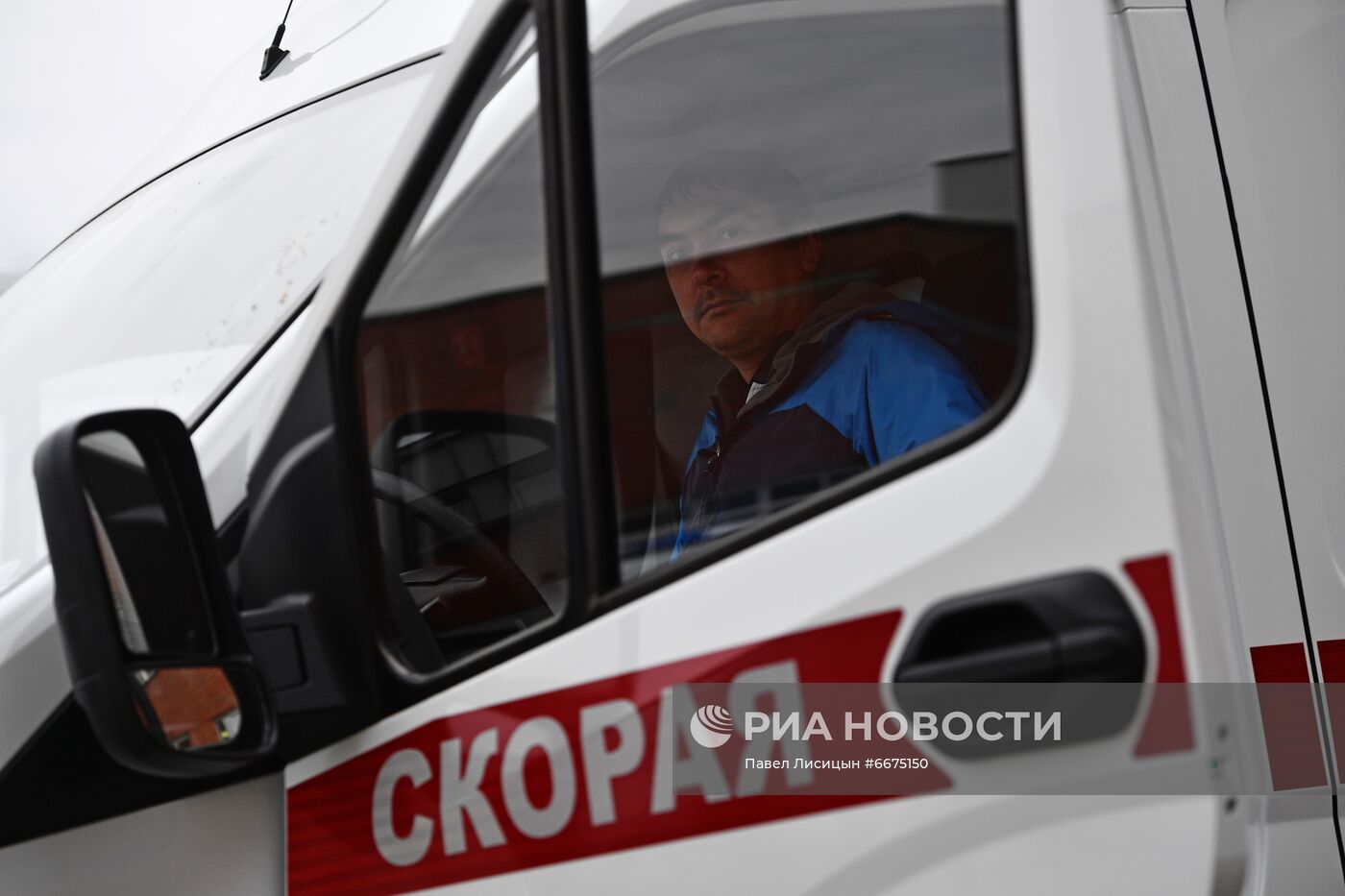 Передача 20-ти машин скорой помощи медучреждениям Свердловской области