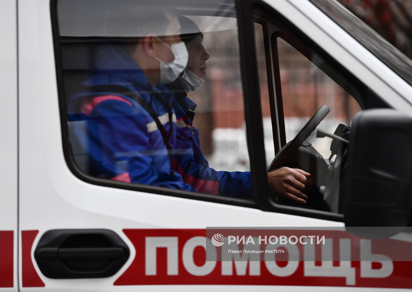 Передача машин скорой помощи медучреждениям Свердловской области
