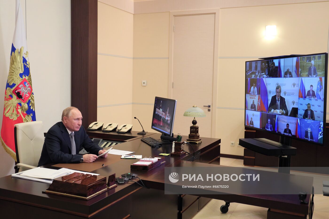 Президент РФ В. Путин провел заседание президиума Государственного Совета