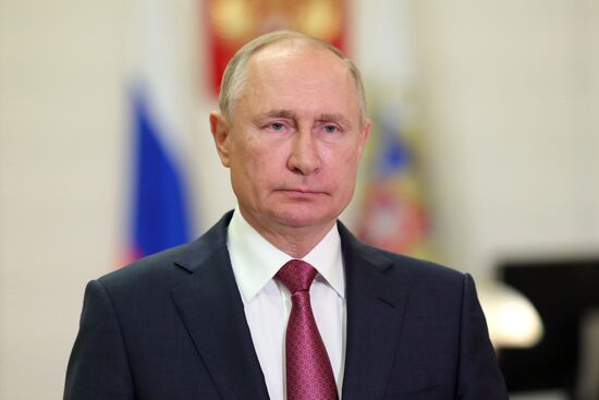 Обращение президента РФ В. Путина к участникам и гостям церемонии вручения премии РГО