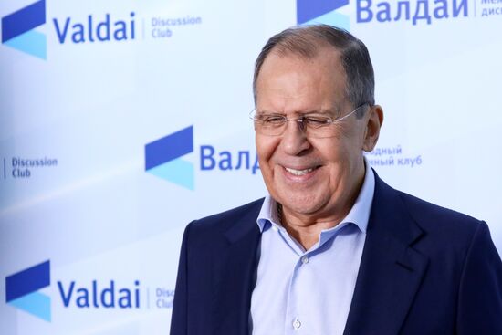Пресс-подход главы МИД России С. Лаврова по итогам встречи с участниками заседания дискуссионного клуба "Валдай"