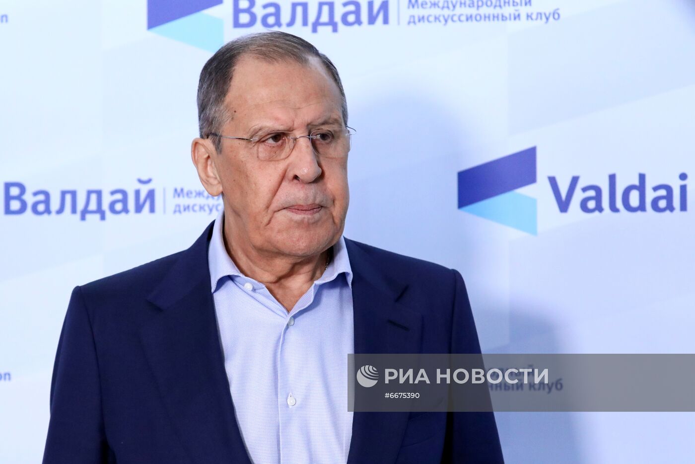Пресс-подход главы МИД России С. Лаврова по итогам встречи с участниками заседания дискуссионного клуба "Валдай"