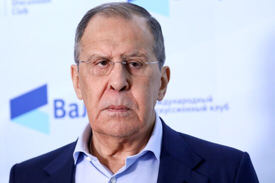 Пресс-подход главы МИД России С. Лаврова по итогам встречи с участниками заседания дискуссионного клуба "Валдай"
