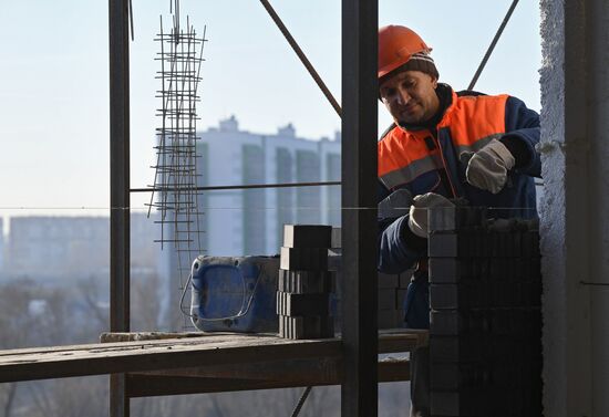 Строительство жилого комплекса "Я - Маяковский" в Новосибирске