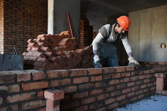 Строительство жилого комплекса "Я - Маяковский" в Новосибирске