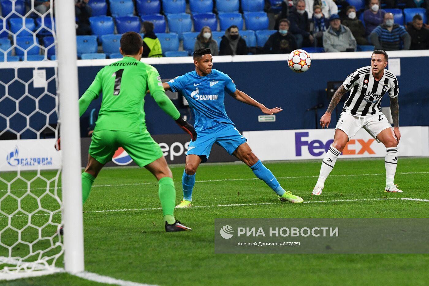 Футбол. Лига чемпионов. Матч "Зенит" - "Ювентус"