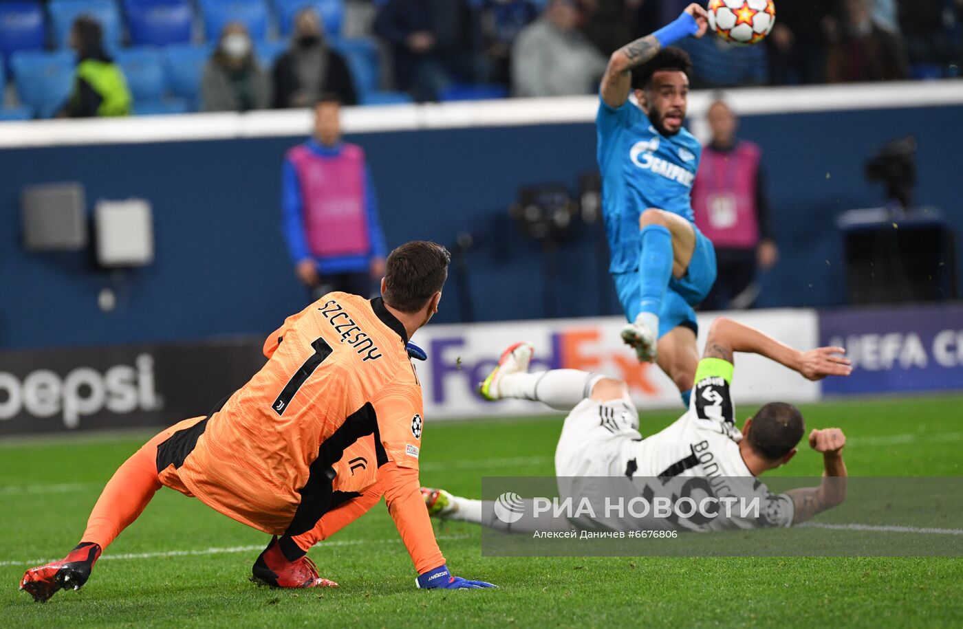 Футбол. Лига чемпионов. Матч "Зенит" - "Ювентус"