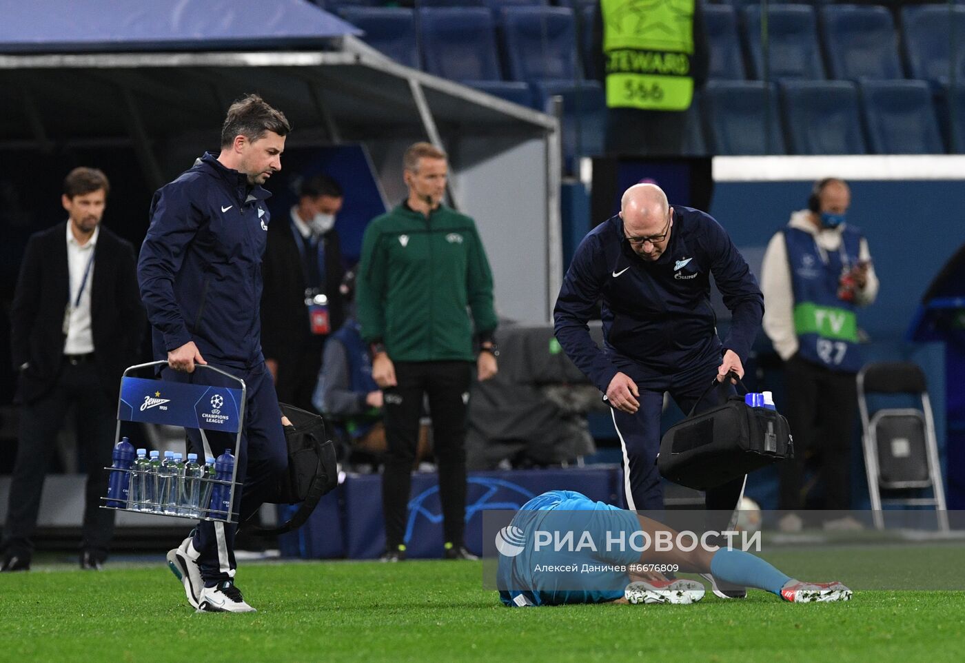 Футбол. Лига чемпионов. Матч "Зенит" - "Ювентус"